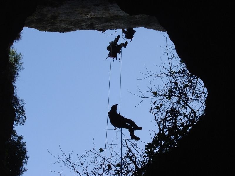 activite-ete-savoie-accrogrotte-escalade-speleologie-gouffres-passerelles Accrogrotte et decouverte des galeries