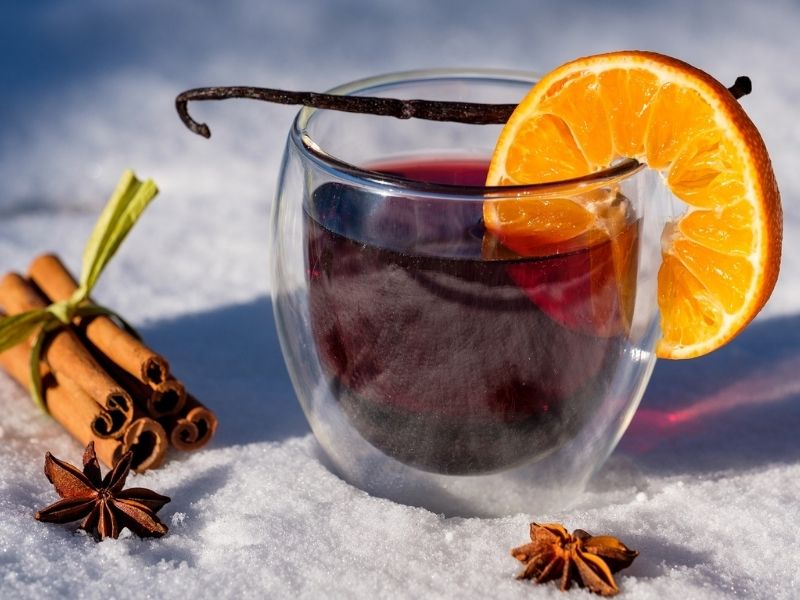 bar-vin-chaud-village-tipi Vin chaud à la montagne