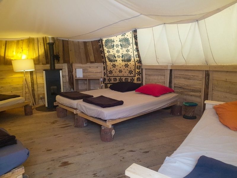 nuit-insolite-hotel-tipi-montagne Intérieur des tipis