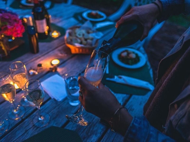 soiree-diner-romantique-st-valentin-reveillon-noel-couple Soiree reveillon