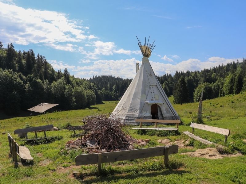 Hebergement insolite sous tipi