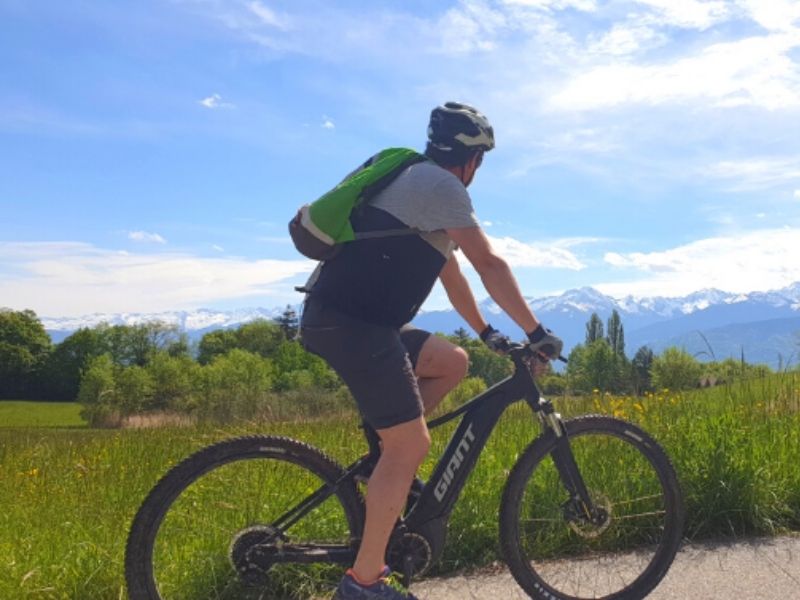 vtt-montagne-encadre-insolite-tipis